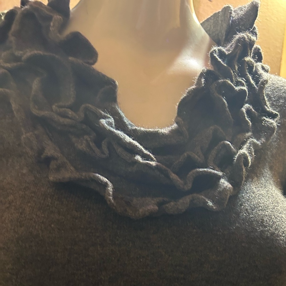 Saks Fifth Avenue size medium cashmere gray sweater